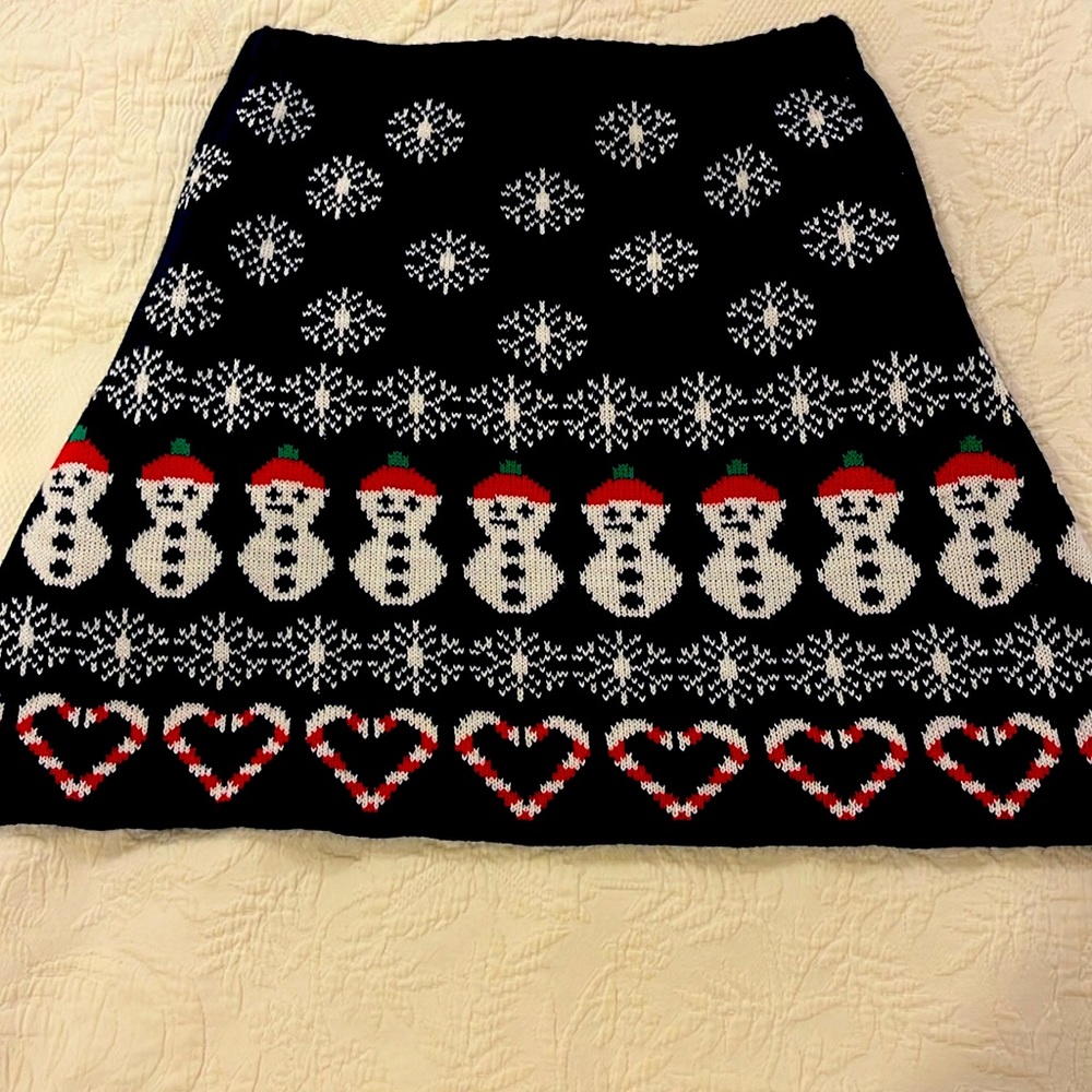 Adorable sweater knit a line skirt with snowman and hearts. Girl size 10 12.